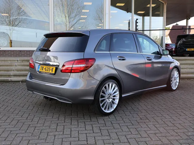 Mercedes-Benz B-klasse 180 AUT. + 19 INCH LMV | TREKHAAK | LED | CAMERA | STOELVERW. | NAVIGATIE