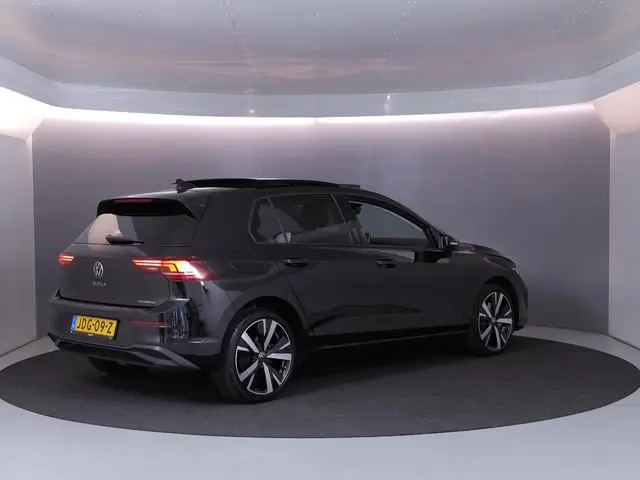 Volkswagen Golf 1.5 eHybrid Life Edition 204 pk Automaat (DSG) | Verlengde garantie | Navigatie via...