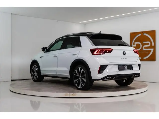 Volkswagen T-Roc 1.5 TSI 2x R-Line 150PK | Pano | Camera | IQ Light | 19'' R | 12 MND Garantie