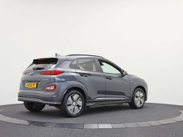 Hyundai Kona EV Premium 64 kWh | Leder | Stoelverwarming | Adaptief