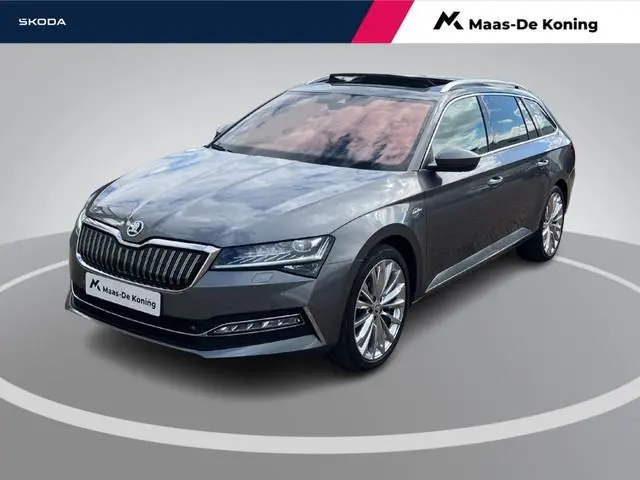 Skoda Superb Combi 1.4TSI iV 160kW/218PK Laurin & Klement DSG · Panoramadak · Leder · Trekhaak · 360...