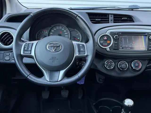 Toyota Yaris 1.3 VVT-i Aspiration Navi|Camera|Trekhaak|Airco|PDC|APK tot 04-2027