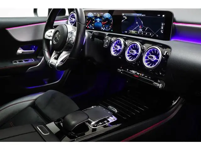 Mercedes-Benz A-klasse 200 Business Solution AMG | PANORAMADAK | SFEERVERLICHTING | HALF LEDER | STO...