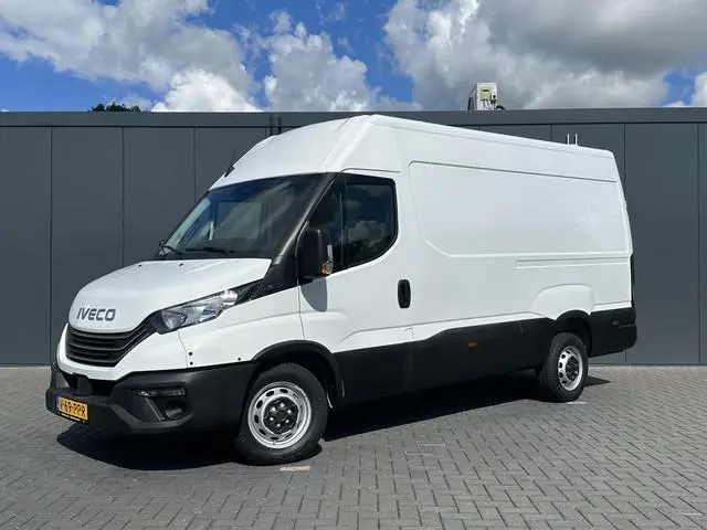 Iveco Daily 35S14 2.3D 136 PK FACELIFT / L2H2 / ** 20.950 KM ** / TREKHAAK / 3.500 KG AHG / 270 ACHT...