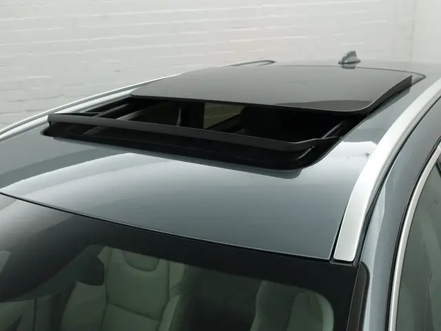 Volvo V90 2.0 T8 AWD Inscription Aut- Panodak, Xenon led, Stuur/Stoelverwarming, Elek Trekhaak, Lane...