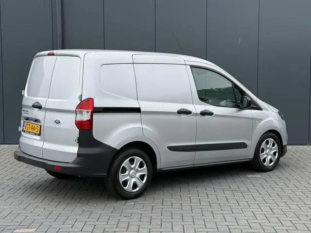 Ford Transit Courier 1.5 TDCI / 1e EIGENAAR / 23.338 KM!! / AIRCO / PDC / NAVI / DAB