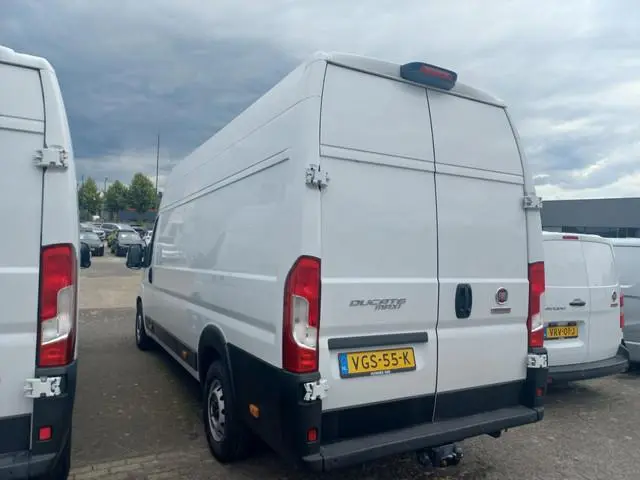 Fiat Ducato 35 2.3 MultiJet L4H3 | Camera | Parkeersensoren | Trekhaak | Houten vloer in laadruimte
