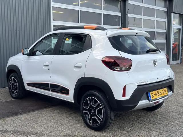 Dacia Spring Comfort Plus 27 kWh Airco Telefoonverbinding Navigatiesysteem Oplaadkabel Stuurwielbedi...