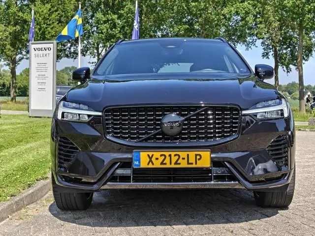 Volvo XC60 T6 350PK Plug-in hybrid AWD Plus Black Edition | Trekhaak | BLIS | ACC | PDC V+A | Camera...