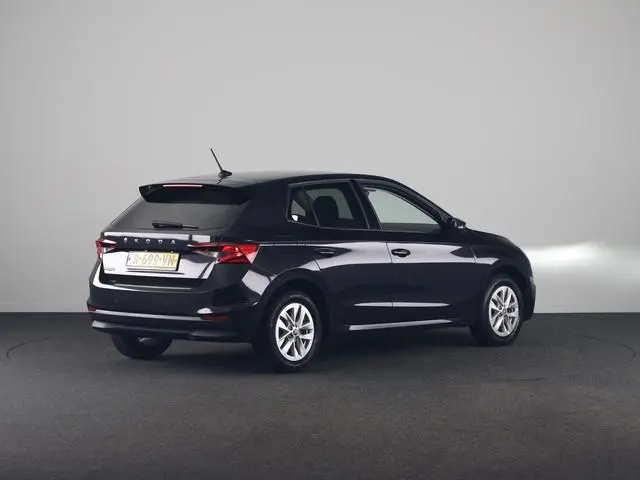 Skoda Fabia 1.0 TSI Ambition 95pk | Navigatie |  Parkeersensoren voor en achter | Apple Carplay/Andr...
