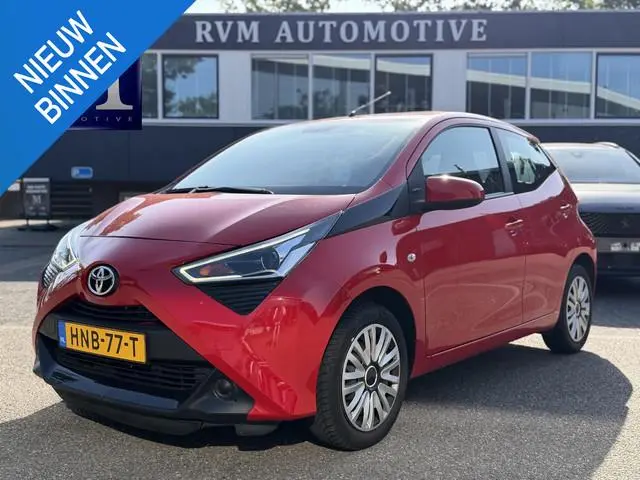 Toyota Aygo 1.0 VVT-i x-play VAN: 15.900,- VOOR: 13.877,- UW WKVOORDEEL: 2.023,- | AUTOMAAT | APPLE...