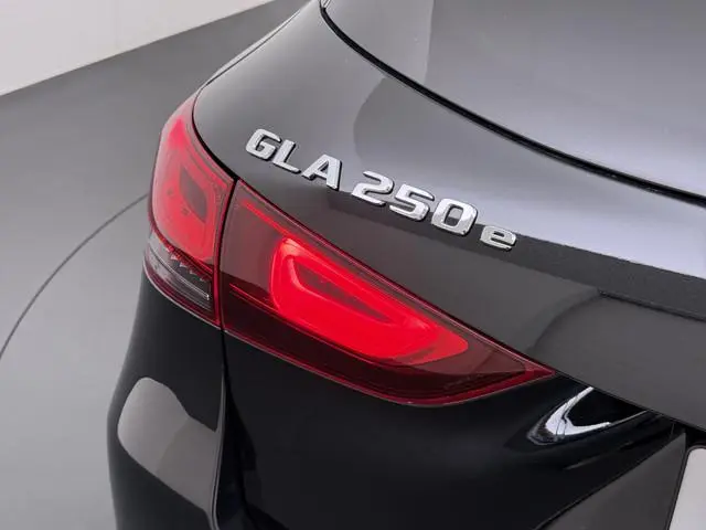Mercedes-Benz GLA 250e Luxury // SoH 98% // Panoramadak // Memory // MultiBeam LED // Carplay // Key...