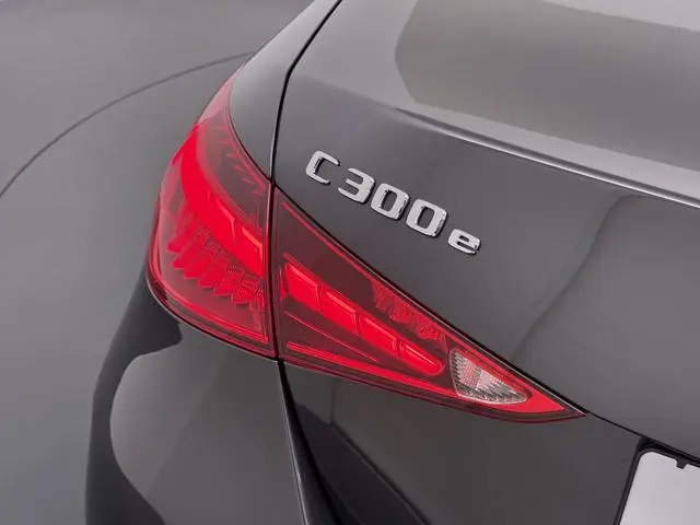 Mercedes-Benz C-klasse 300e AMG // Trekhaak // SoH 99,2% // Memory // 360 Camera // Keyless // Digit...