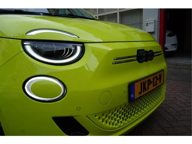 Fiat 500 La Prima | Ultra Luxe | Leer | Panorama | Adaptive cruise + Lane | Apple Carplay | 17inck S...