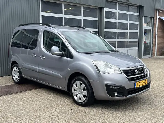 Peugeot Partner Tepee 1.2 PureTech Active Airco Cruise control Trekhaak 1300 kg Parkeerhulp voor en...