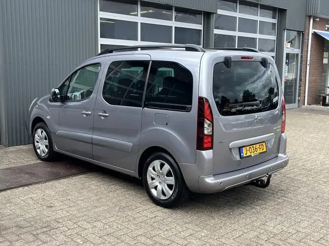 Peugeot Partner Tepee 1.2 PureTech Active Airco Cruise control Trekhaak 1300 kg Parkeerhulp voor en...
