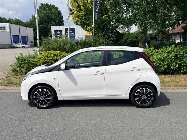 Toyota Aygo 1.0 VVT-i X-play 72PK Automaat•Airco•Camera