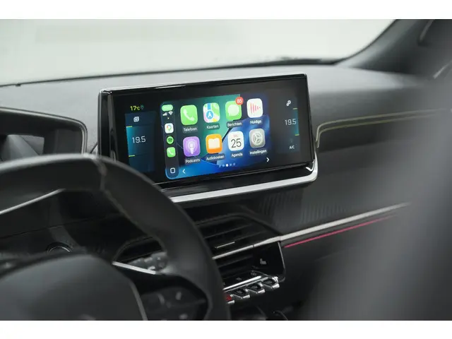 Peugeot e-2008 EV GT 50 kWh | 11 KW Laadfunctie   | Pack Winter | Alcantara | Navigatie | Camera