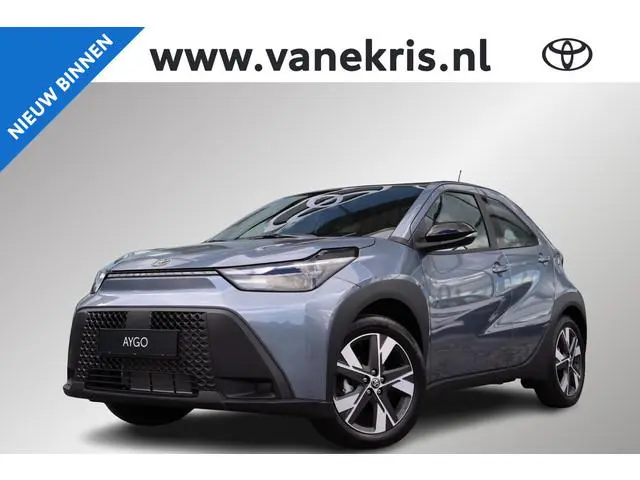 Toyota Aygo X Hybrid 115 play Go Pack, LM velgen Nieuw en snel leverbaar met €700,- Demo Voordeell!