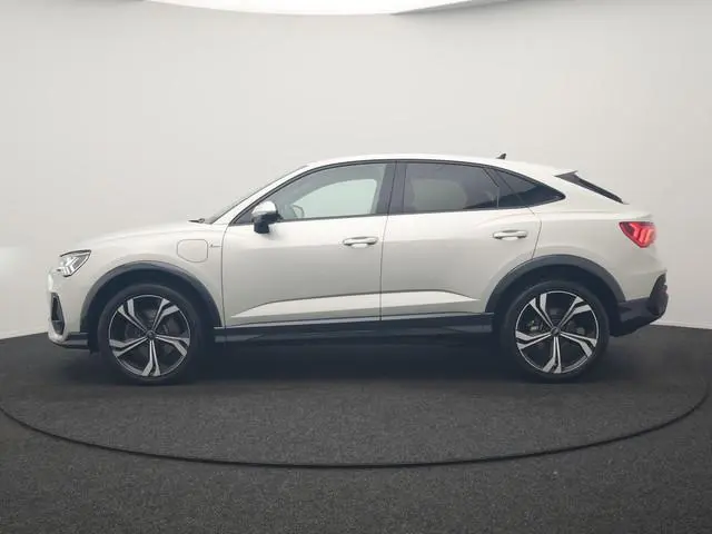 Audi Q3 Sportback 45 TFSI e 2x S Line PHEV 245pk Dealer O.H | Adaptive Cruise | Camera | Blis | Matr...