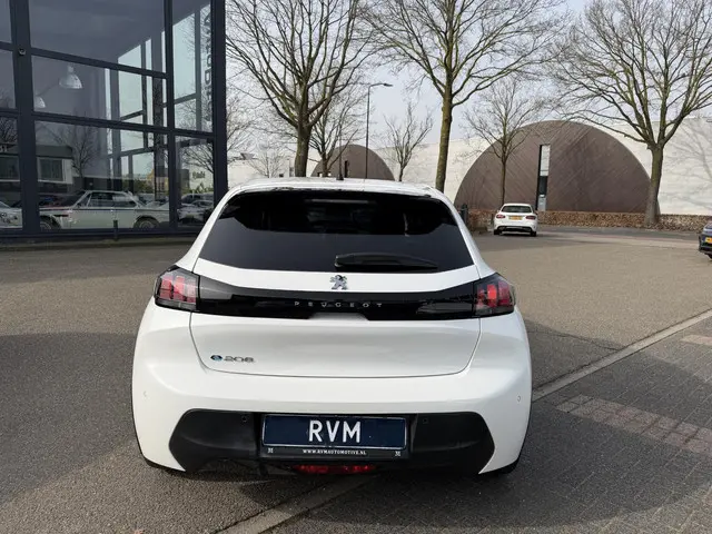 Peugeot e-208