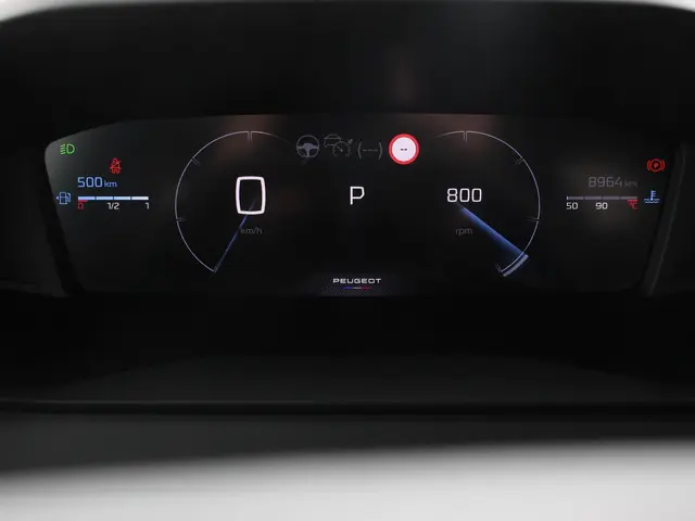 Peugeot 2008 1.2 PureTech 130pk Automaat Allure | Navigatie | Climate Control | Camera 360 | Dab | L...