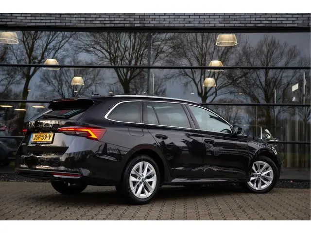 ŠKODA Octavia Combi 1.5 TSI MHEV Business Edition , Panoramadak, Stuur/stoelverwarming,