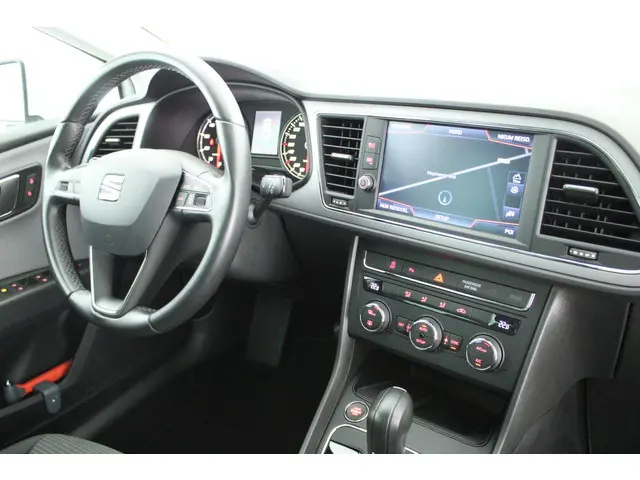 SEAT Leon ST 1.0 116pk DSG EcoTSI Style Business Intense Keyless Led Navigatie