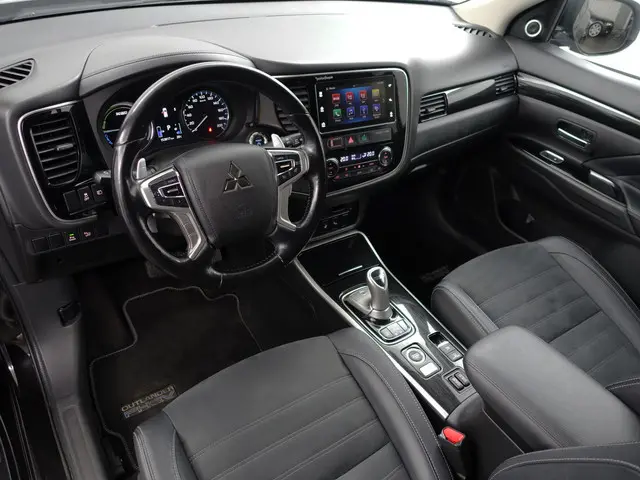 Mitsubishi Outlander 2.0 PHEV Instyle+ Aut- Stuur/Stoelverwarming, Camera, Xenon Led, Trekhaak, Park...