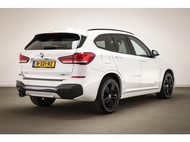 BMW X1 sDrive18i High Executive | M-SPORT | PANORAMADAK | STOELVERWARMING | TREKHAAK