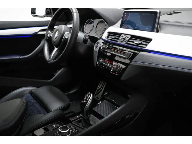 BMW X1 sDrive18i High Executive | M-SPORT | PANORAMADAK | STOELVERWARMING | TREKHAAK