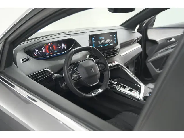 Peugeot 5008 PureTech 130 EAT8 GT | Camera | Dodehoekdetectie | Apdaptieve Cruise Control | Apple Ca...