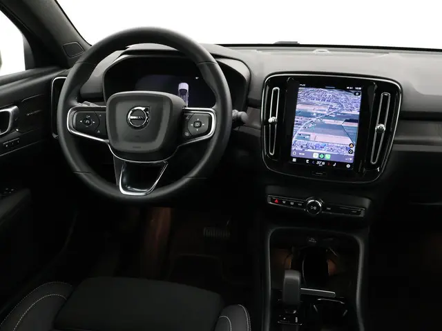 Volvo C40 RECHARGE TWIN ULTIMATE 78 kWh 408 PK SAGE GREEN + ELEK. TREKHAAK | 20 INCH | PANORAMA | PI...