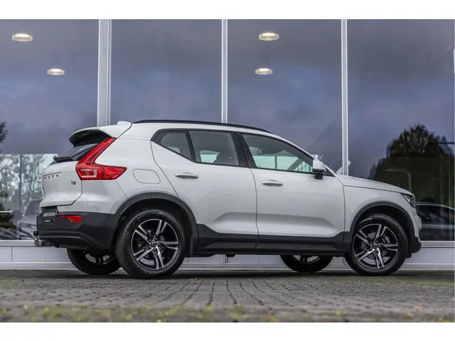 Volvo XC40 1.5 T2 Momentum | E-Trekhaak | Camera | NL Auto