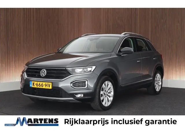Volkswagen T-Roc 1.5 TSI 150pk DSG Sport Camera LED Stoelverwarming Navigatie