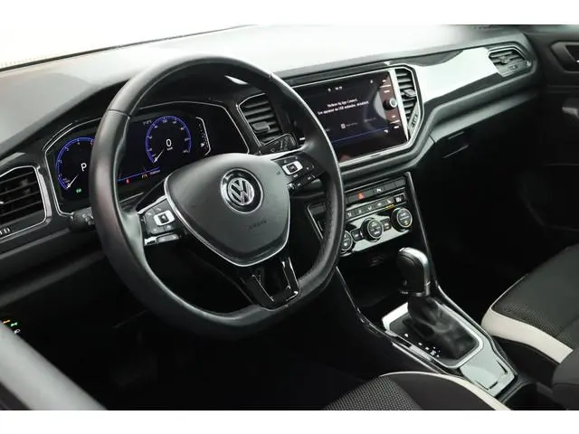 Volkswagen T-Roc 1.5 TSI 150pk DSG Sport Camera LED Stoelverwarming Navigatie