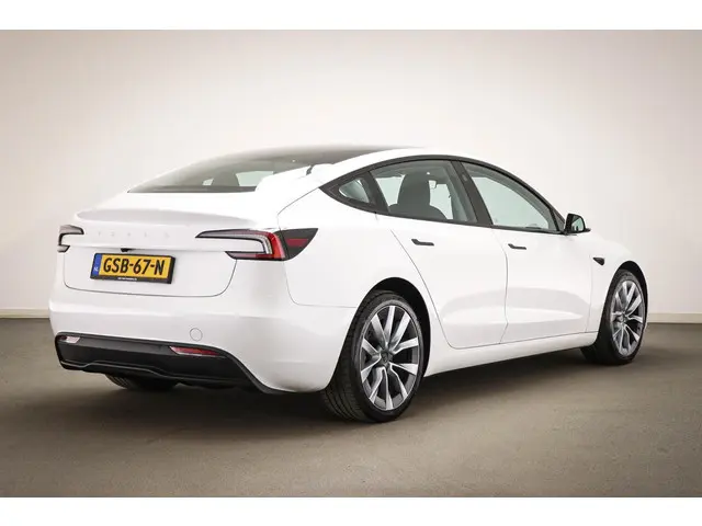 Tesla Model 3 RWD 60 kWh | STUURVERWARMING | STOELVENTILATIE | PANORAMADAK | 19"