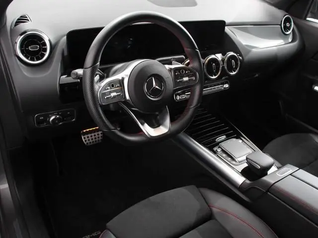 Mercedes-Benz GLA-klasse 200 Automaat AMG Line Nieuw model! Navigatie Climate Control Camera Sfeerve...