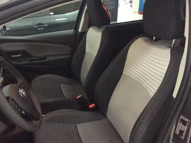 TOYOTA Yaris 1.5 Hybrid 100pk 5D CVT Dynamic * 5 jaar garantie + 5 jaar onderhoud!