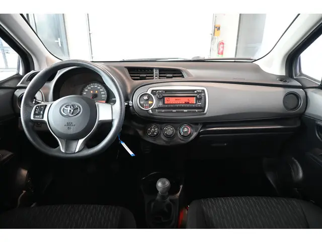 Toyota Yaris 1.0 VVT-i Now Airco Elektrisch Pakket 1e Eigenaar! Dealer Onderhouden! Inruil Mogelijk!