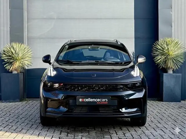 Lynk & Co 01