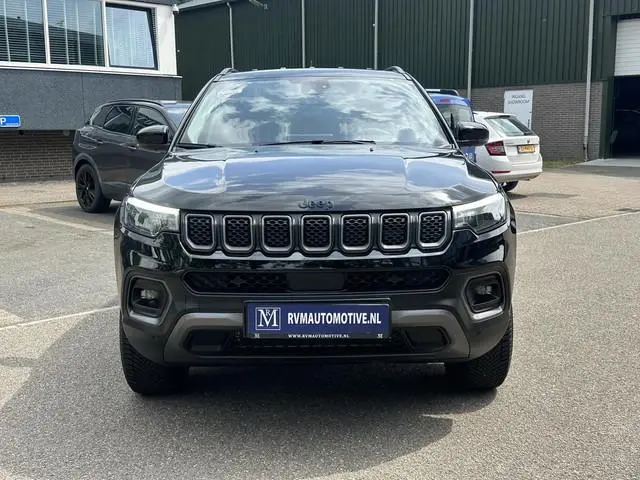 Jeep Compass 4xe 240 Plug-in Hybrid Electric Trailhawk VAN: 31.900,- VOOR: 28.877,- UW WKVOORDEEL: 3...