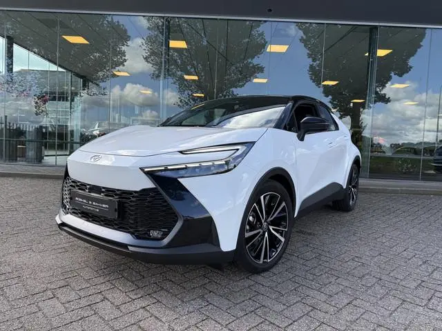 Toyota C-HR 1.8 Hybrid 140 Executive ** Panodak ** Trekhaak ** Bi-tone ** JBL
