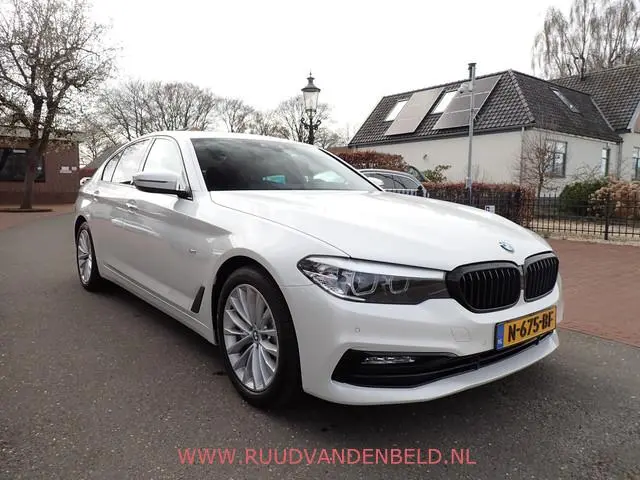BMW 5-serie 530d X-DRIVE SCHUIFDAK / CRUISE / CARPLAY / SPORTLEER / NAVI
