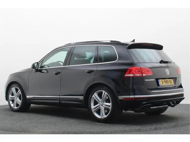 Volkswagen Touareg 3.0 TDI R-Line Automaat Leer, Luchtvering, Panoramadak, Standkachel, ACC, 360° Ca...