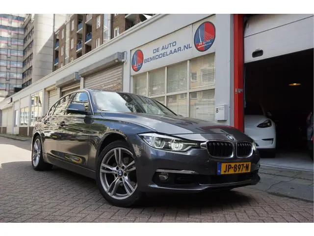 BMW 3-serie 330e High Executive Innovation Aut8 | Adaptive | HUD | Harman Kardon | 360 Camera | Appl...