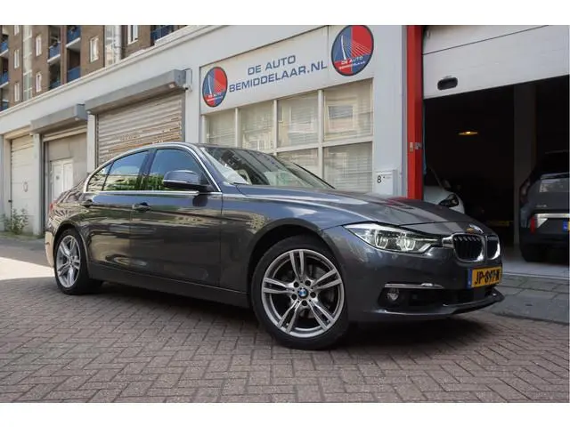 BMW 3-serie 330e High Executive Innovation Aut8 | Adaptive | HUD | Harman Kardon | 360 Camera | Appl...