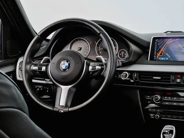 BMW X5 M50d 381pk Aut Sfeerverlichting, Panoramadak, Harman Kardon, HUD