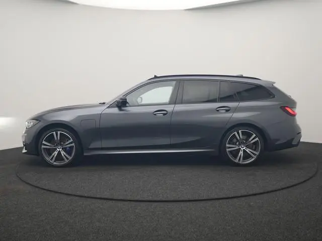 BMW 3-serie Touring 330e xDrive M Sport PHEV 293pk Dealer O.H. | Panodak | Trekhaak Af Fabriek | Las...