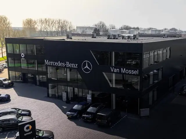 Mercedes-Benz A-klasse 250 e 140 Year Edition / Memory-Stoelen / Panaromadak / 360Graden-Camera / Tr...